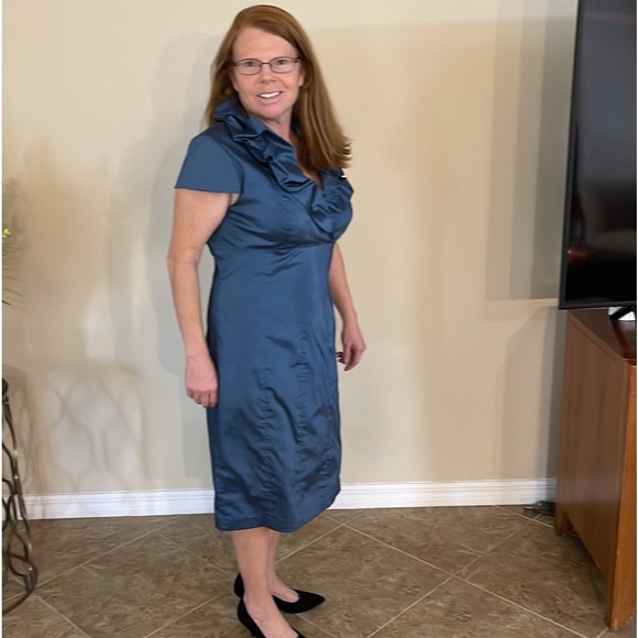 A dress full of beautiful ruffles around the top, metallic green-blue, lined - Picture 4 of 6